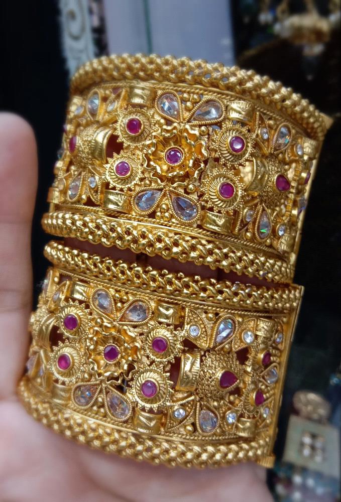 Bangels

Set of 2

Price: 3999