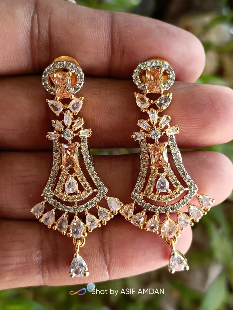 Indian Style Original Ad Zarkoon Earrings

Good Quality

Price: 1450