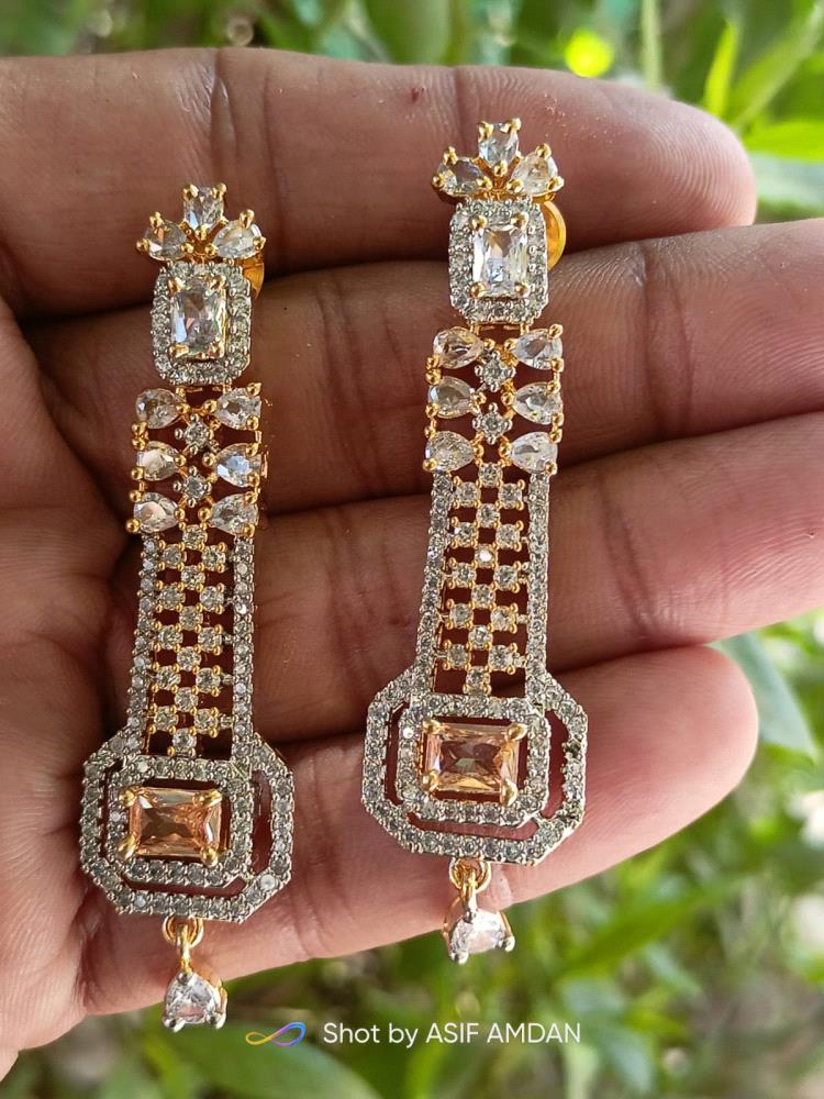 Indian Style Original Ad Zarkoon Earrings

Good Quality

Price: 1450
