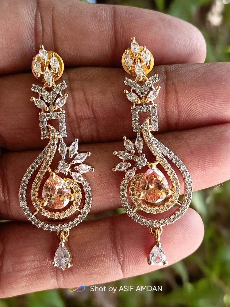 Indian Style Original Ad Zarkoon Earrings

Good Quality

Price: 1450