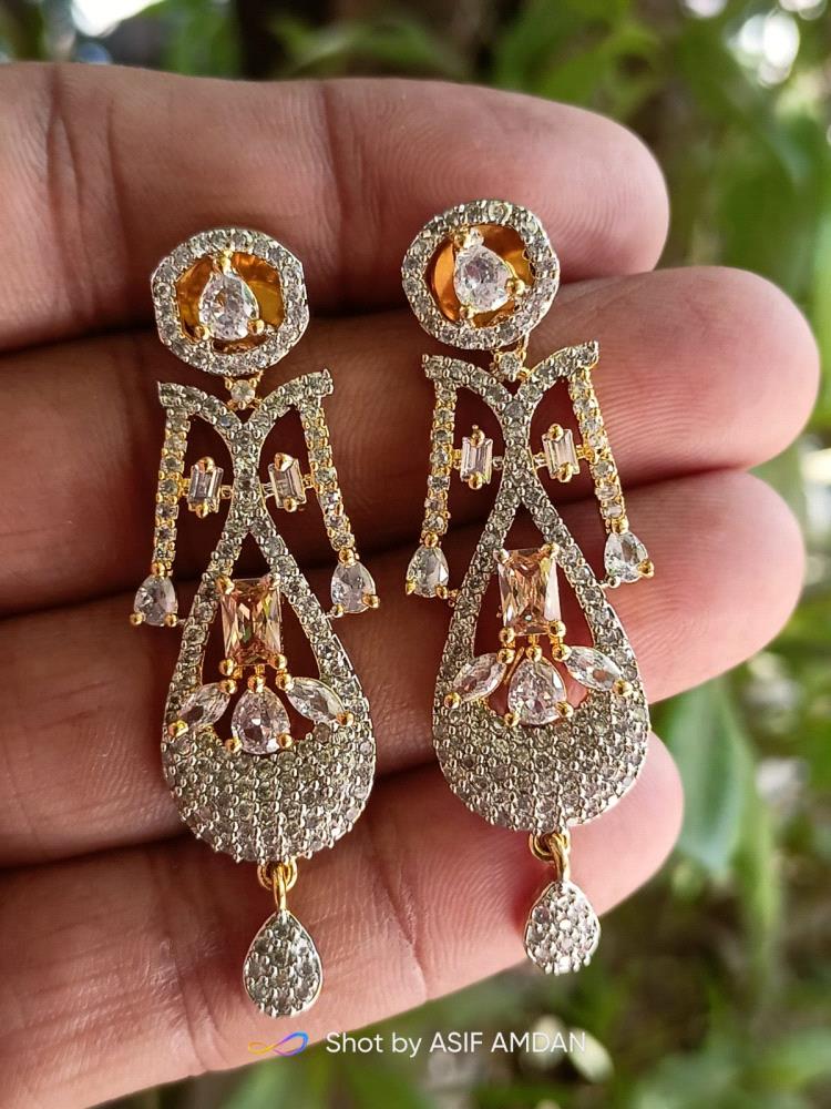 Indian Style Original Ad Zarkoon Earrings

Good Quality

Price: 1450