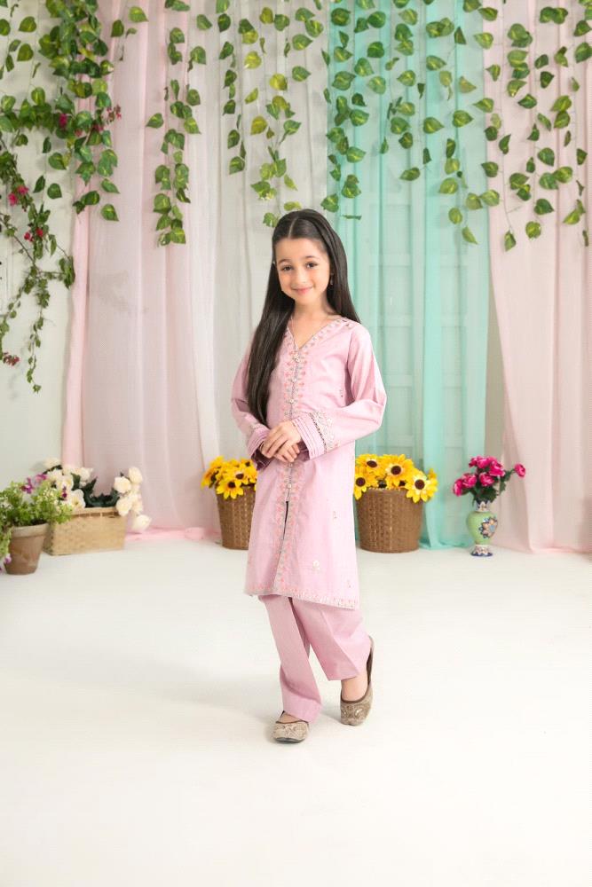 Fashion Replica brought this 2-piece stitched embroidered lawn jacquard suit from Tawakkal Fabrics for your child. Beautifully crafted for festive and casual wear. It is made up of a premium lawn jacquard. Shirt adorned with intricate embroidery, paired with a matching trouser that ensures both style and comfort. 

A perfect blend of traditional charm and modern flair, this outfit is ideal for kids aged 6 to 17 years. Dress your little one with confidence and grace, whether its a family gathering or a festival.

Available Sizes:

26 (6 to 7 years)

28 (8 to 9 years)

30 (10 to 11 years)

32 (12 to 13 years)

34 (14 to 15 years)

36 (16 to 17 years)

Please note: There may be slight variations in color due to lighting and screen resolution differences.